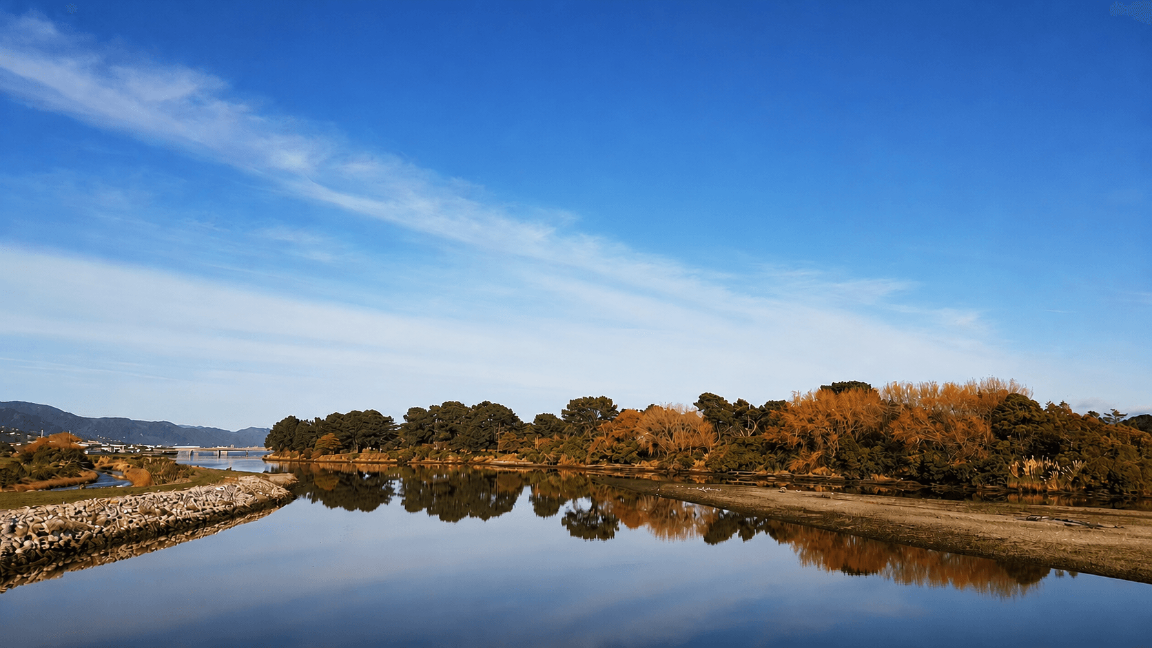 The Hutt River, looking towards the mountains